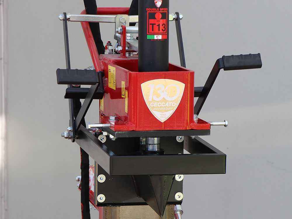 Ceccato Bull SPLT13.11 – Spaccalegna Verticale a Trattore 13 Tonnellate Professionale